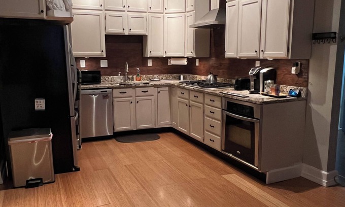 North Upper Street House | Cozy Retreat Near Downtown. Great Walkability!