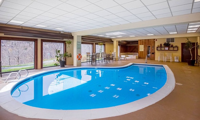 West Dover Hotel | Cozy retreat near slopes