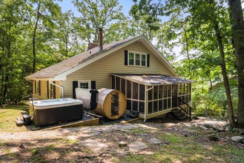 Massanutten House | Cozy Retreat - Sauna Hot Tub & Game Room in VA
