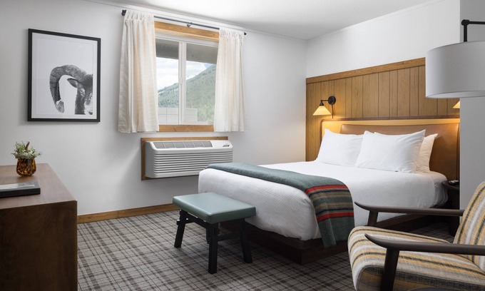 Jackson Apartment | Cozy Retro Lodge w/Heated Pool & Fire Pits, Perfect for Jackson Hole Adventures