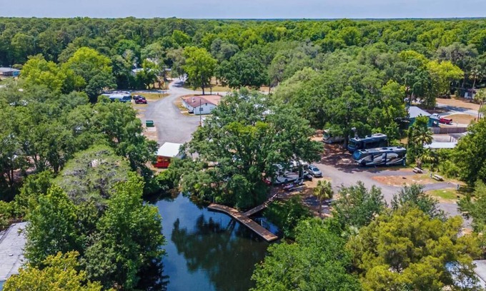 Chassahowitzka Cabin | Cozy River Cabin 4 Su