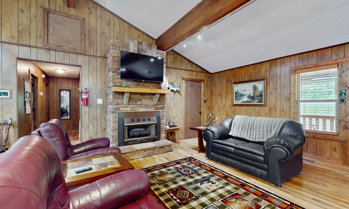 Ellijay Cabin | Cozy riverfront home with tubes, fishing, full kitchen & peaceful views