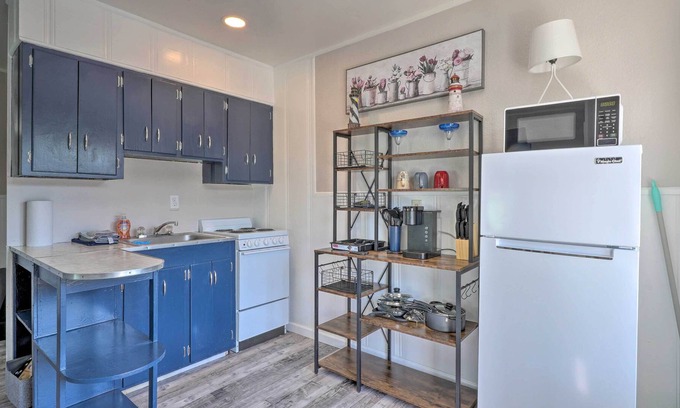 Rockaway Beach Apartment | Cozy Rockaway Beach Studio w/ River View!