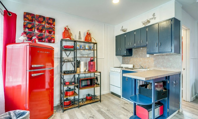 Rockaway Beach Apartment | Cozy Rockaway Beach Studio w/Lake View!
