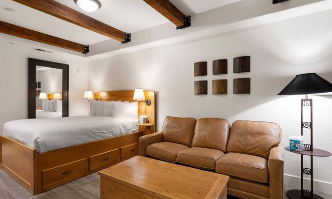 Kimball Junction Condo | Cozy Room | Fireplace, Pool, Hot Tub & Prime Walkable Location