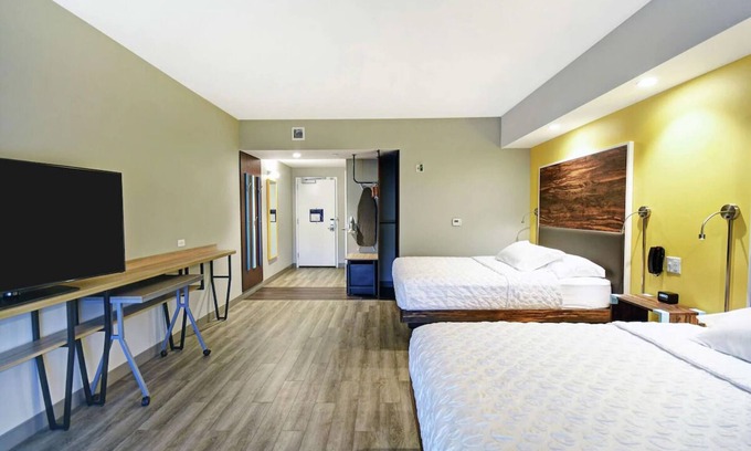 South Portland House | Cozy Room Next to the Airport w/2 Beds - Free Hot Breakfast & Shuttle