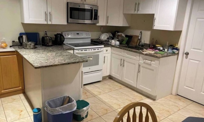 Vancouver South Apartment | Cozy room with private bathroom close Langara/49