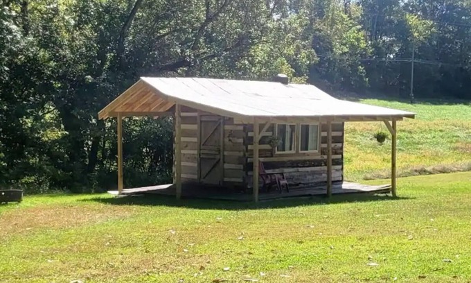 Milford Cabin | Cozy Rustic Cabin Getaway at 27-Acre Campground