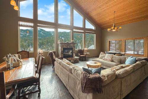 Summit Park House | Cozy Rustic Escape