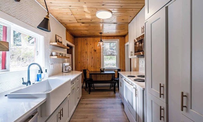 McCall Cabin | Cozy Rustic Mountain Retreat, Pet Friendly