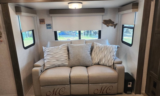Mooresburg House | Cozy RV in Soothing Mooresburg with AC, WiFi, Beach/Boat Lake access and fishing