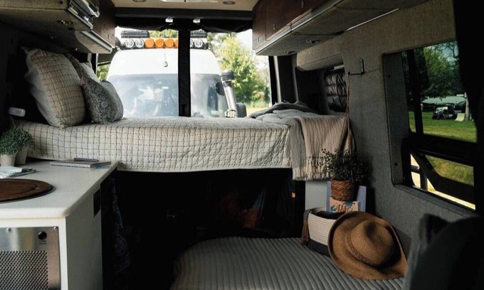 Davidson House | Cozy RV Lodging with Queen Bed, Lounge, Kitchenette, Wi-Fi, AC, Heat, Bathroom