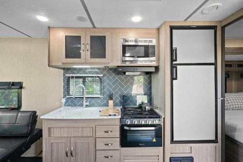 Lake Como House | Cozy Rv Retreat Fast Wi-fi & Pet-friendly