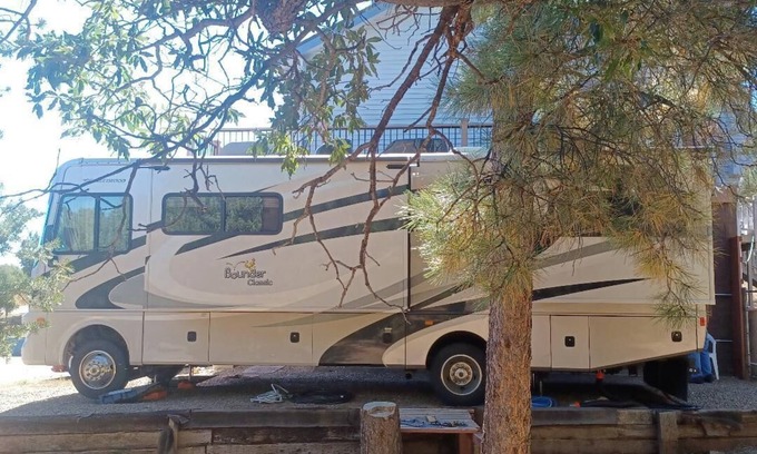 Ramblewoods House | Cozy RV with EcoSpa in charming Tijeras