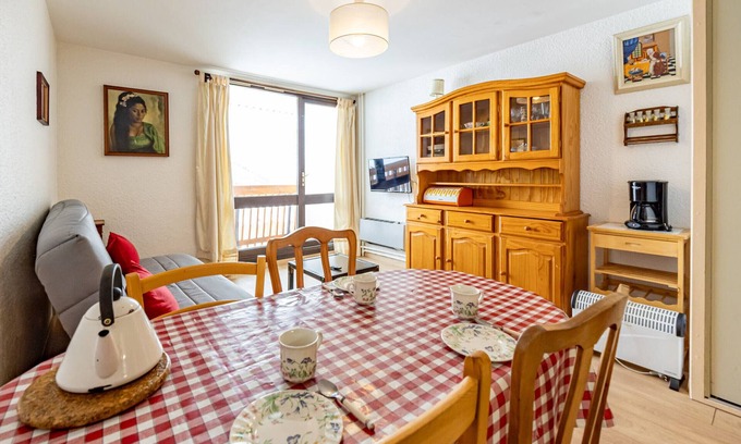 Saint-Francois-Longchamp Apartment | Cozy Studio with Mountain View, Balcony, and Ski Access in Saint-François Longchamp – Sleeps 4