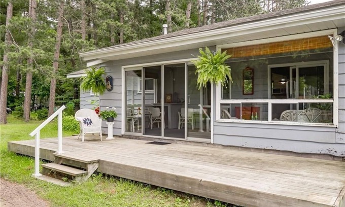 Bracebridge Cottage | Cozy Santa’s Village Cottage
