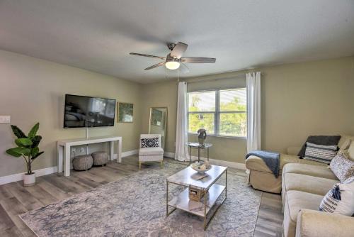 Indian Beach Sapphire Shores Apartment | Cozy Sarasota Retreat - 3 Blocks to the Coast!