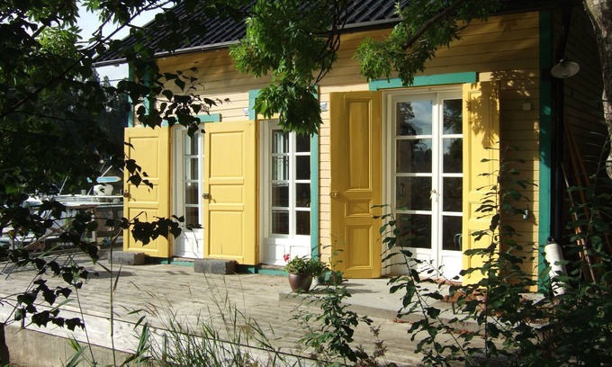 Boo Cabin | Cozy seaside cottage on its own jetty w rowing boat. 25 minutes to Stockholm!