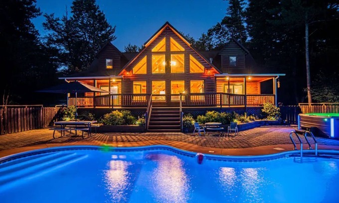Jay Cabin | Cozy Secluded Lodge ~ Hottub/Pool/Sauna/Gameroom