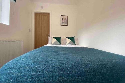 Swadlincote Apartment | Cozy Self-Contained Suite with Own Entrance