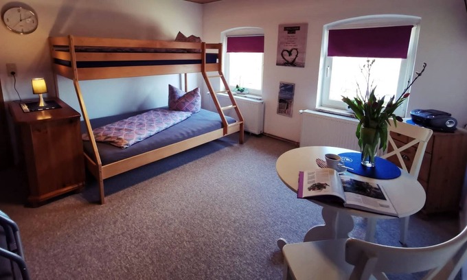 Rabenholz Bed & Breakfast | Cozy shared room Marry on the horse farm