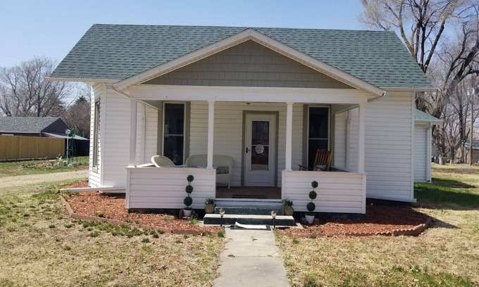 Shelton House | Cozy Shelton Cottage- Peaceful Getaway!