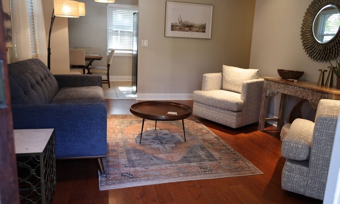 Mount Pleasant House | Cozy Shem Creek/Old Mount Pleasant Cottage