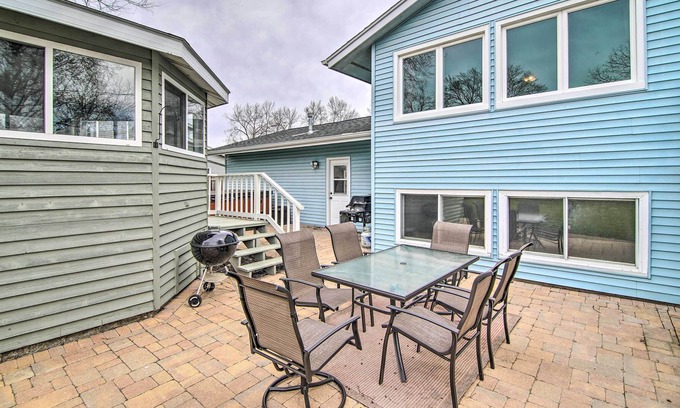 Salem Lakes House | Cozy Silver Lake Retreat w/ Private Hot Tub!