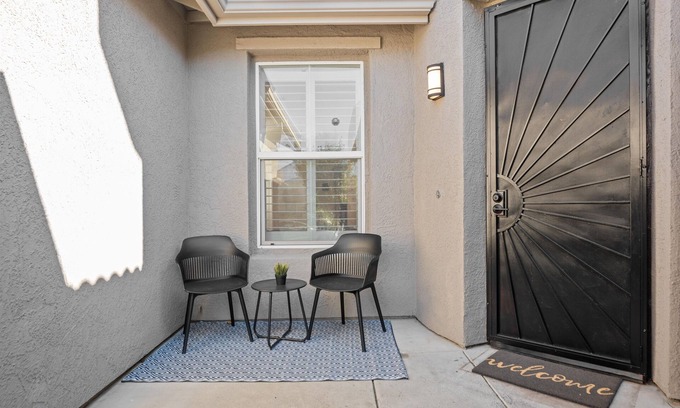 Regency Park House | Cozy single story home, 9 mins from Sacramento International airport.