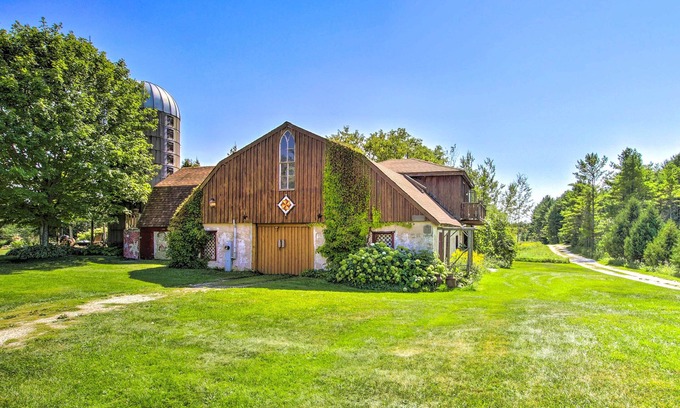 Sister Bay House | Cozy Sister Bay Getaway in Converted Barn!