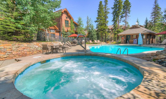 Breckenridge Condo | Cozy Ski Chalet With Large Balcony 1 Bedroom Condo