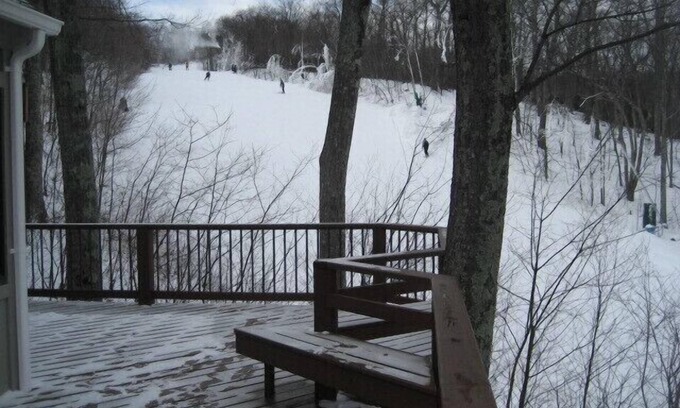 Pedlars Edge House | COZY SKI COTTAGE-SKI IN SKI OUT