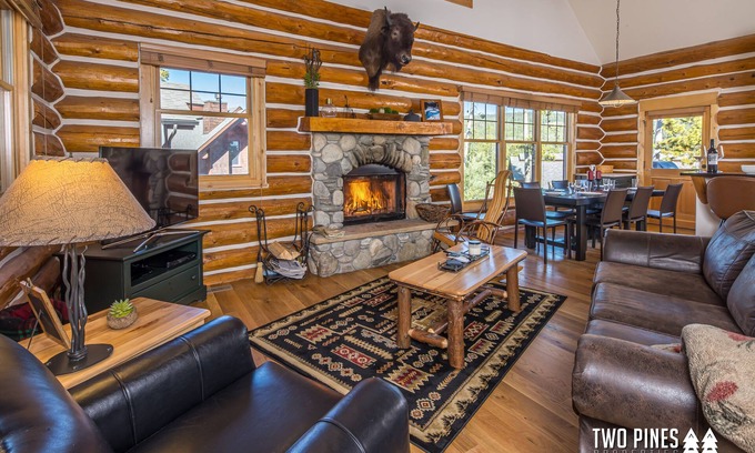 Powder Ridge Cabin | Cozy Ski-in/Ski-out Cabin | Deck + Hot Tub!