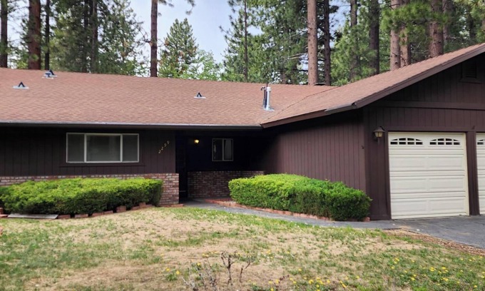 Tallac Village House | Cozy Ski retreat near Heavenly Village Tahoe!
