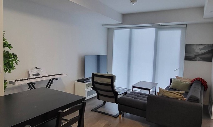 Fashion District Apartment | Cozy sky-view 2-bedroom condo, 12 mins from CN Tower & Ripley’s Aquarium! n