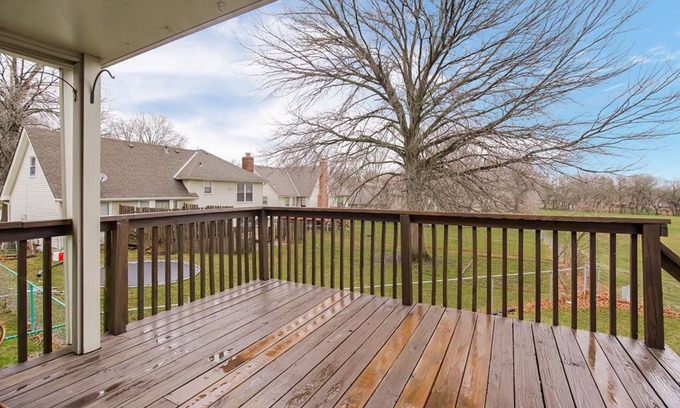 Raytown House | Cozy Sleeps 12 Updated 1800sqft home NO STAIRS