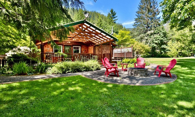 Beaver Apartment | Cozy Sol Duc River Riverfront Retreat w/Hot Tub