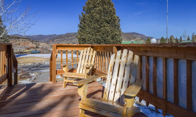 South Fork Cabin | Cozy South Fork cabin with kitchen, shared grill, and free WiFi - dogs welcome