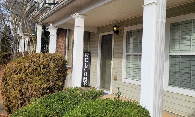 Atlanta House | Cozy Southwest Hideaway with private parking!