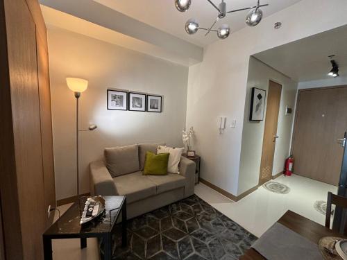 Pio del Pilar Apartment | Cozy Space in Makati - Margareth Suite