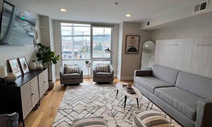 North Bergen Condo | Cozy, spacious, and modern home with quick, convenient NYC Commute & parking!