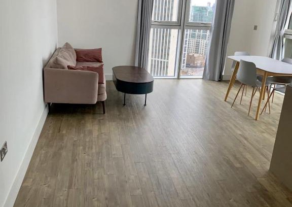 Thames Apartment | Cozy & Spacious One Bedroom Flat