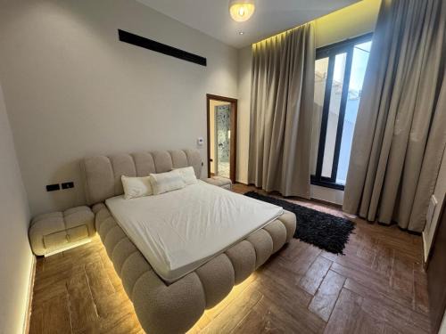 New Cairo Apartment | Cozy stay near auc with Private entrance