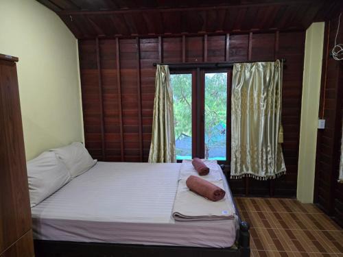 Thong Sala Apartment | Cozy Stay Near Pier, Food & Fun
