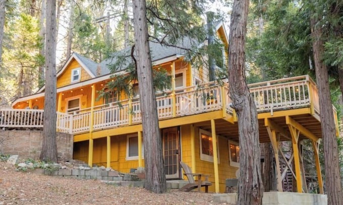 Arrowhead Villas Cabin | Cozy Storybook Cabin w/Hidden Rooms & Knotty Pine!