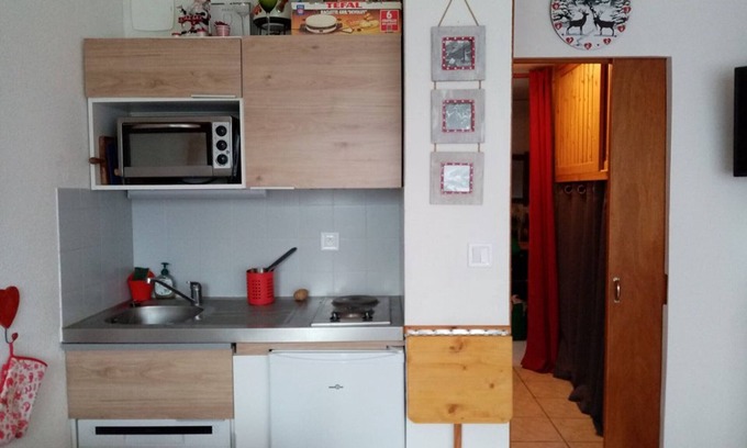 Cohennoz Apartment | Cozy Studio for 4, South-Facing, 300m from Slopes, Pets Welcome