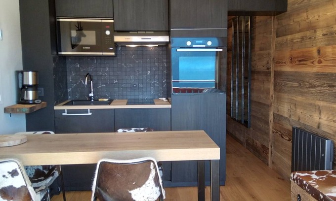 Cohennoz Apartment | Cozy Studio for 4, Near Cernix Center and Slopes