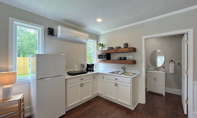 Jacksonville Apartment | Cozy studio in adorable Jacksonville with WiFi, AC, Kitchenette.