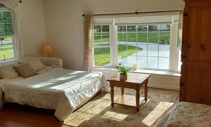 Lewisville Apartment | Cozy studio in charming Elkton with AC and WiFi included. 3 miles from Fair Hill