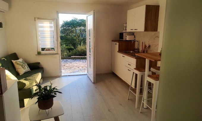 Ripenda Verbanci Apartment | Cozy studio in Ripenda Verbanci 24 m² with private garden